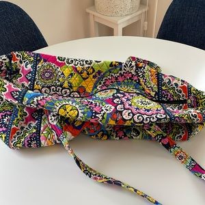 VERA BRADLEY approx 21 “ zippered duffel bag. Great condition.